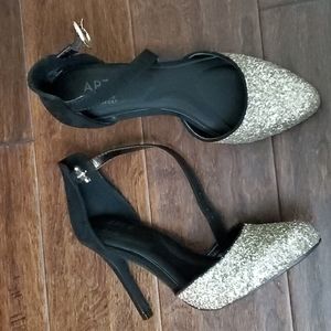 Black and taupe heels. Size 5.5. New.